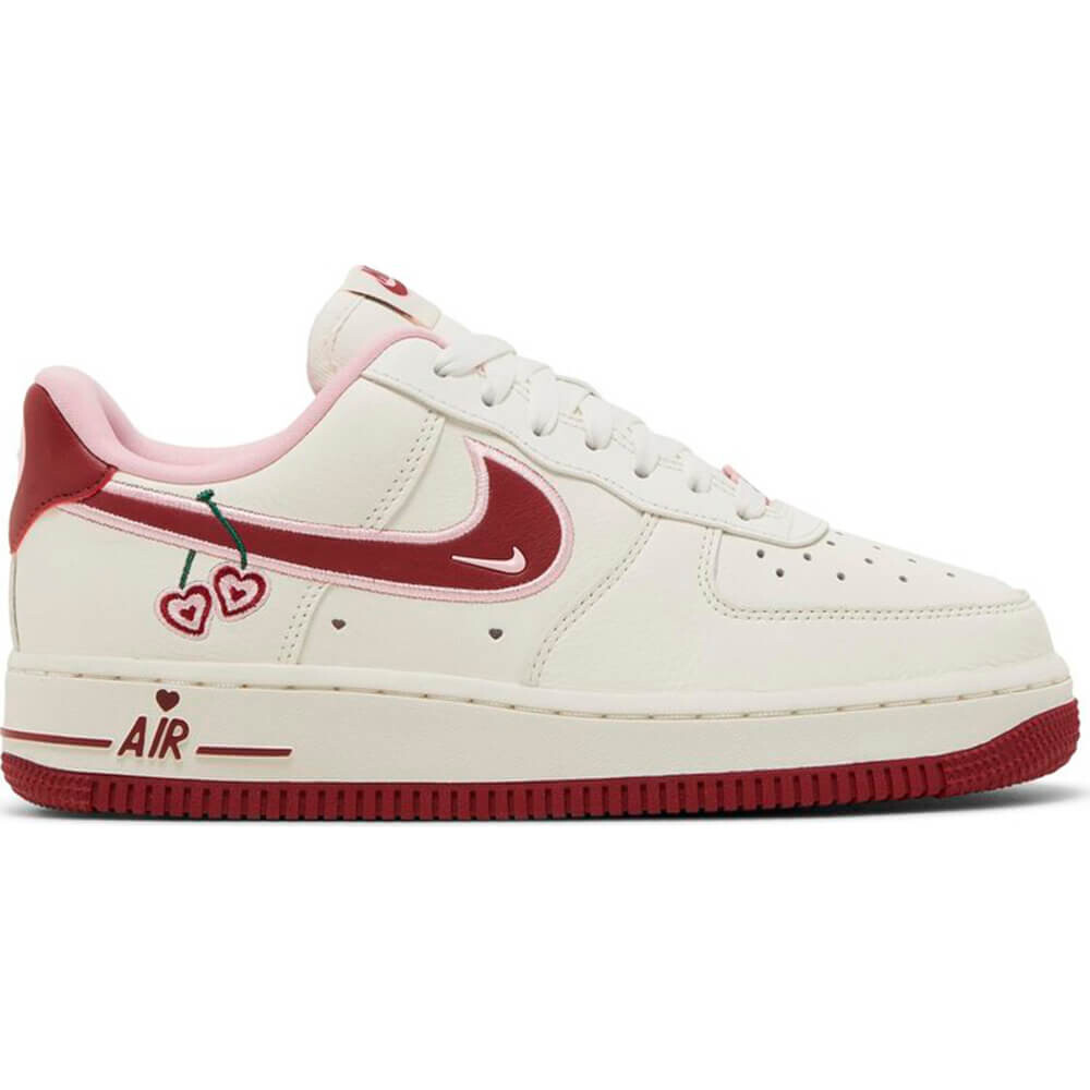 Кроссовки Wmns Air Force 1 Low 'Valentine's Day 2023', кремовый