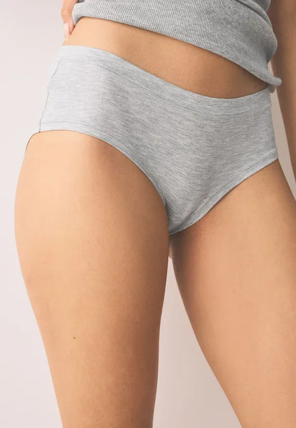 Трусы бесшовные Ultimate Comfort Knickers 3 Pack Next, Cream, черный — фото 2
