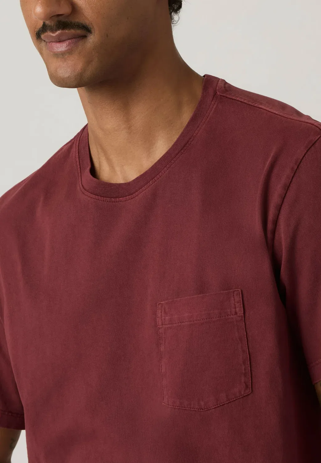 Свободная футболка с карманом - базовая футболка Levi'S, Garment Dye Fa - Reds - — фото 4