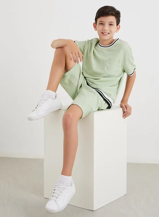 Комплект футболки и шортов с контрастной отделкой ребристой Boys Styli, зеленый