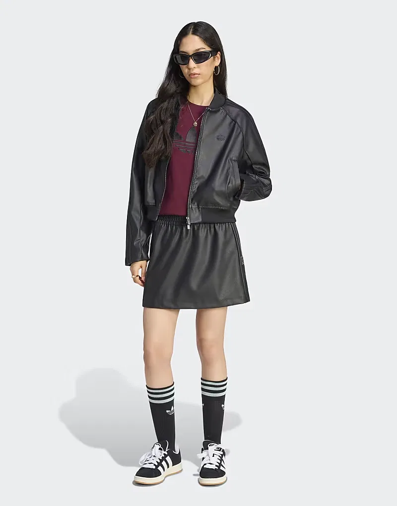 Спортивная куртка Adidas Originals Pleather sst в черно-бордовом цвете — фото 3