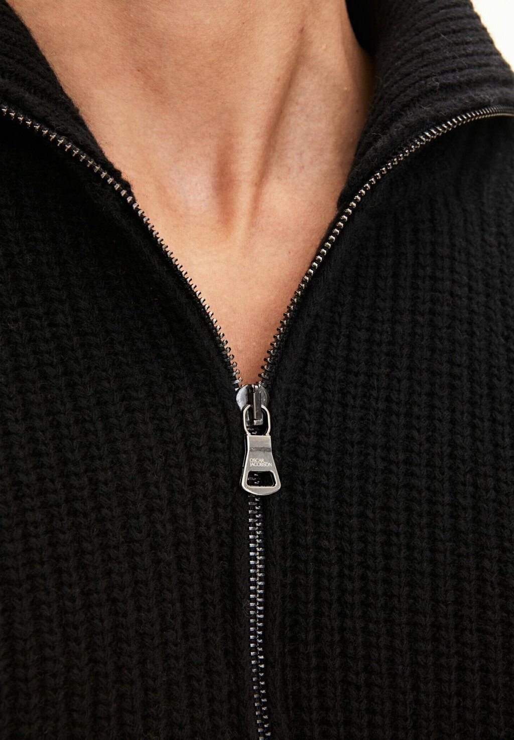 

Джемпер MAURITZ HALF ZIP Oscar Jacobson, черный