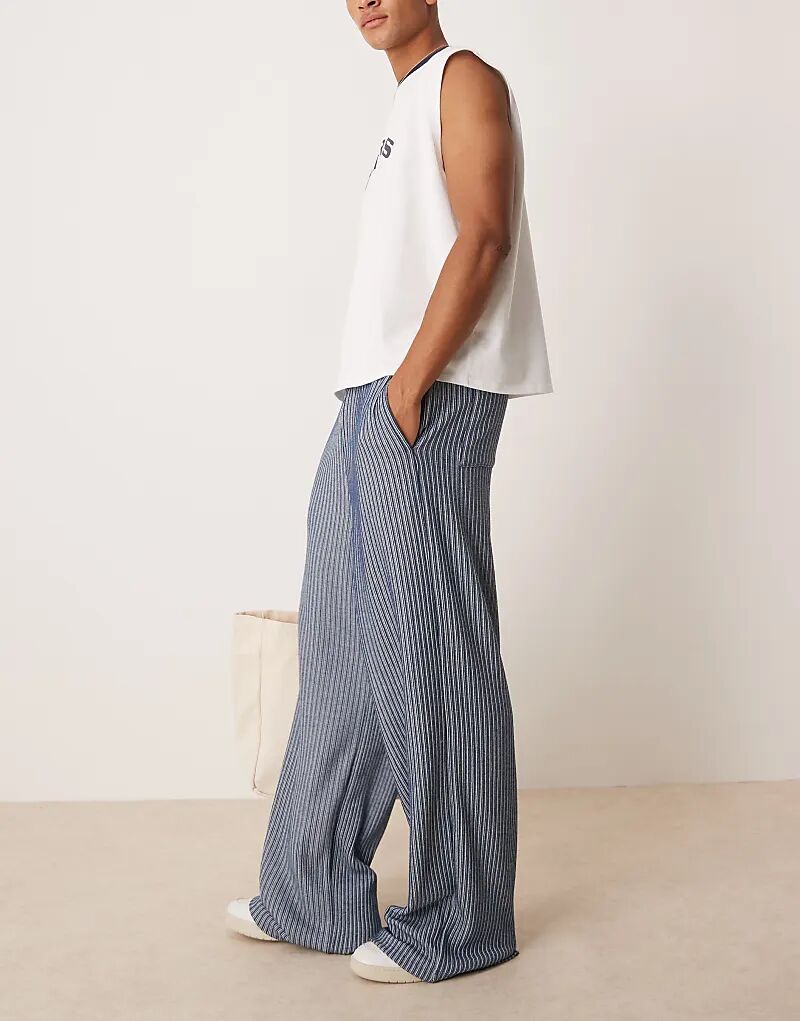 

Супер мешковатые спортивные штаны ASOS DESIGN в мелкую синюю полоску