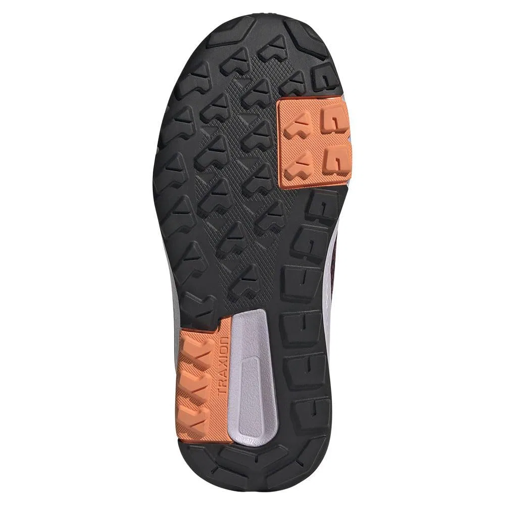 Детские ботинки для походов с водоотталкивающим верхом Terrex Trailmaker Rain.rdy Hiking Adidas, Quiet Crimson Silver Dawn Amber Tint — фото 4