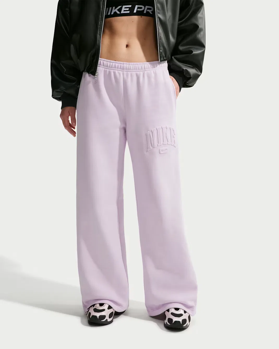 Женские брюки средней посадки с широкими штанинами Nike Studio Fleece Medium Weight, Bleached Lilac/Bleached Lilac — фото 2