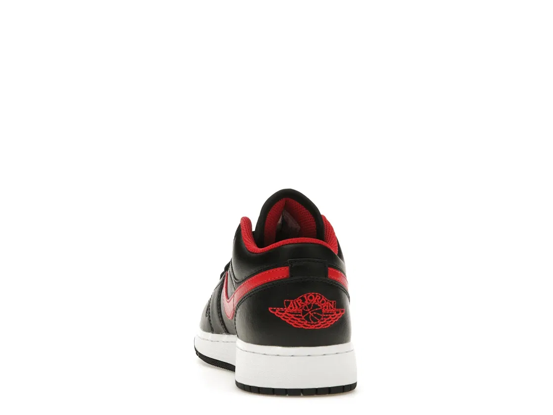 Детские кроссовки lifestyle с белым носком Jordan 1 Low Jordan, Black/Fire Red/White — фото 4
