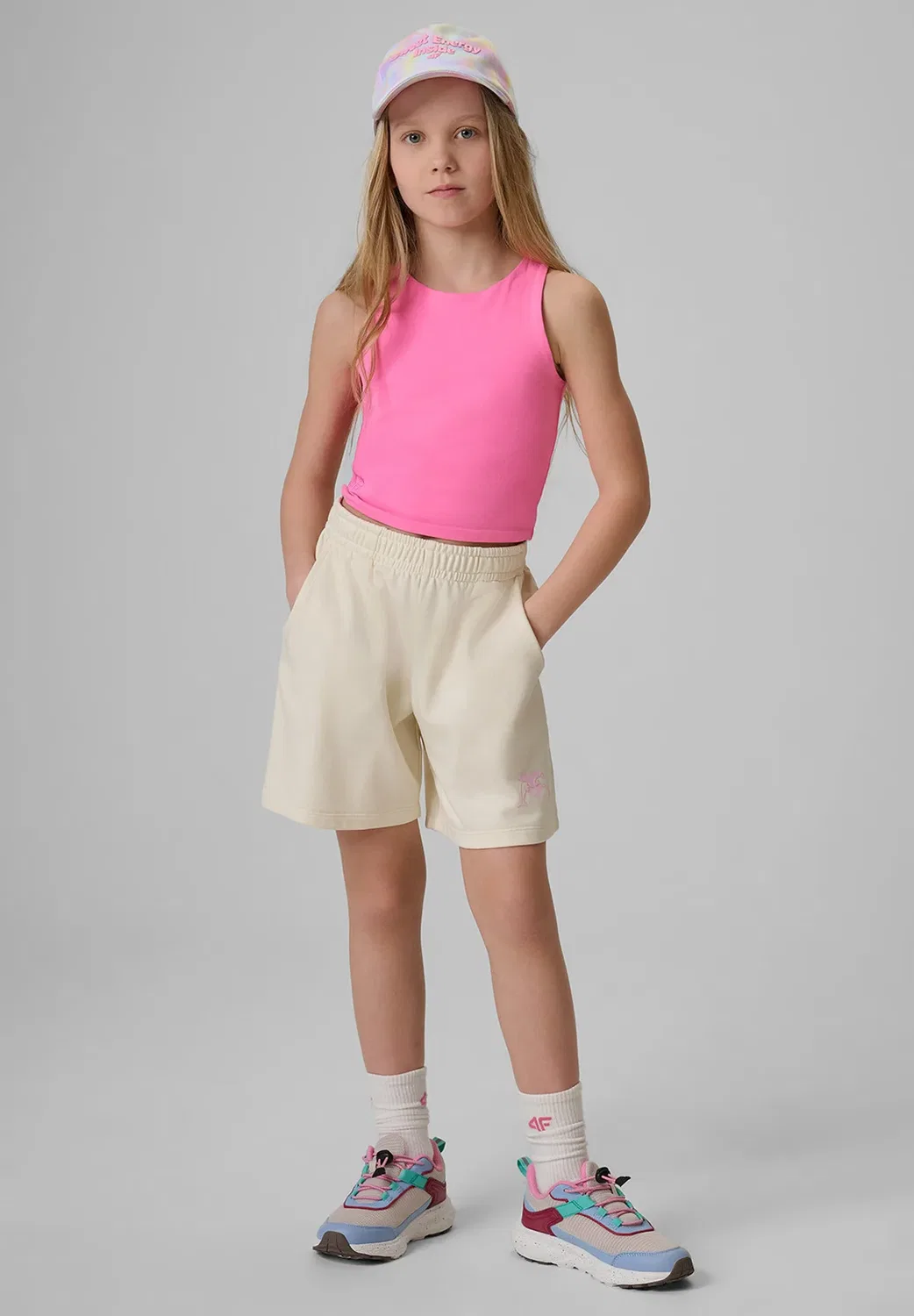 Spodenki dresowe dziewczęce - białe 122 (6-7 лат) - спортивные шорты 4F, Off White