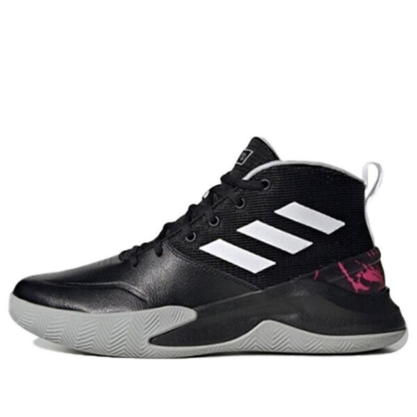 

Кроссовки владеют игрой Adidas, черный