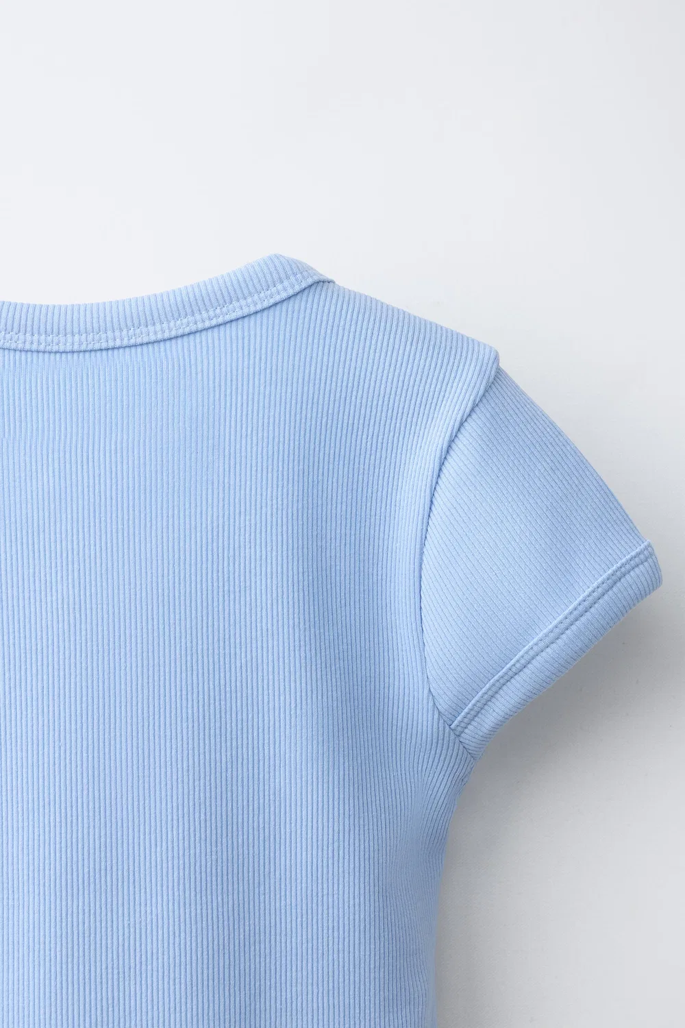 Футболка с V-образным вырезом и ребристой отделкой ZARA, Sky Blue — фото 4