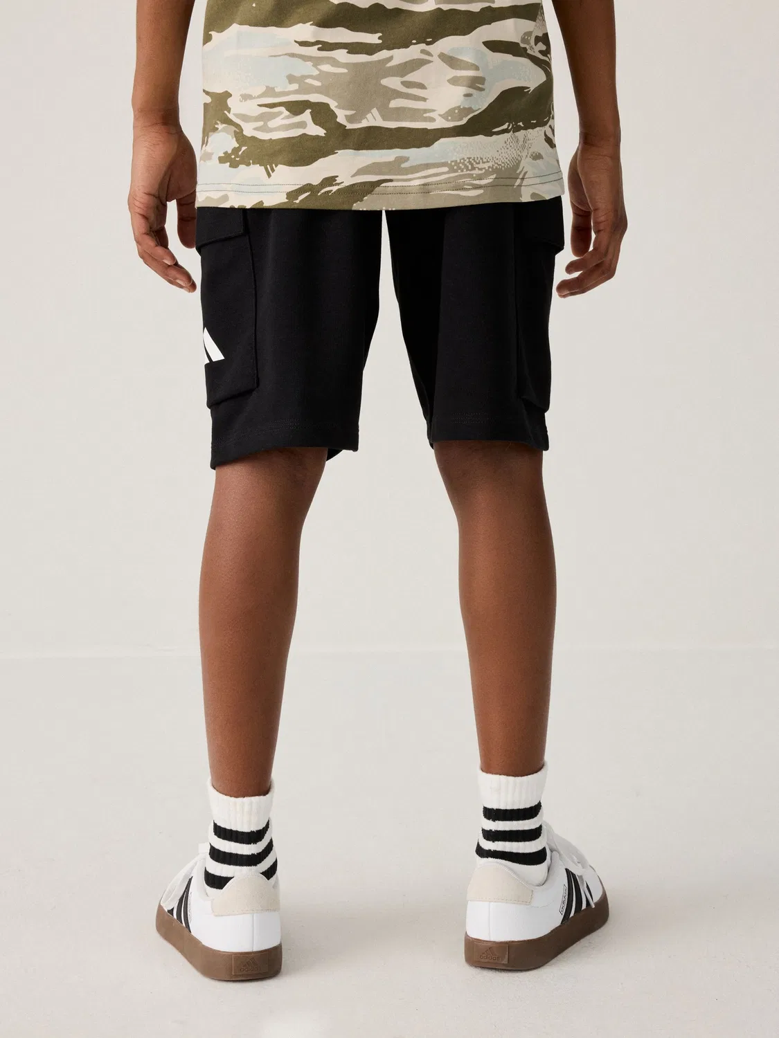 Шорты карго Essentials adidas, черный — фото 2