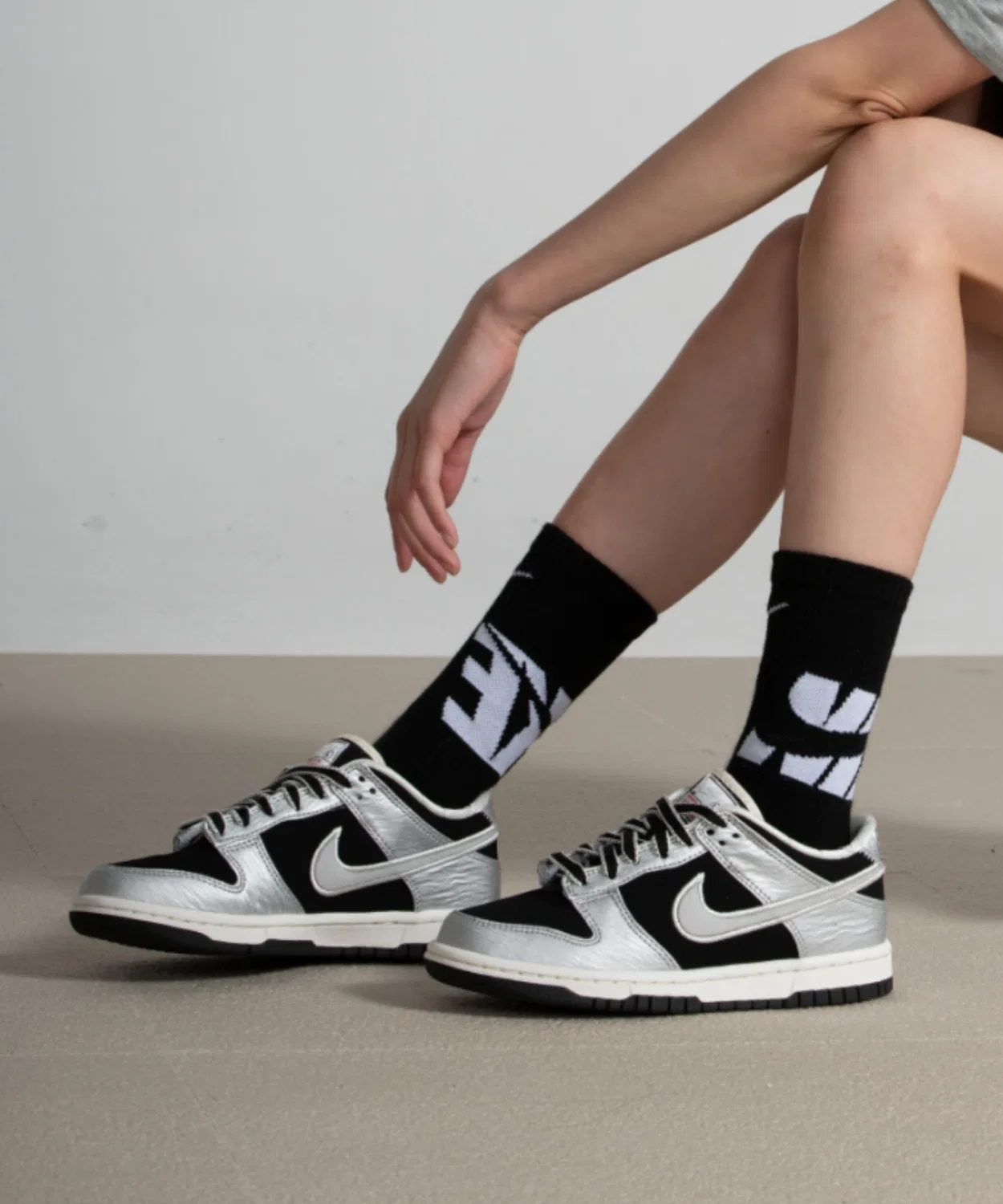 Детские кроссовки Nike Dunk Low LV8, Metallic Silver