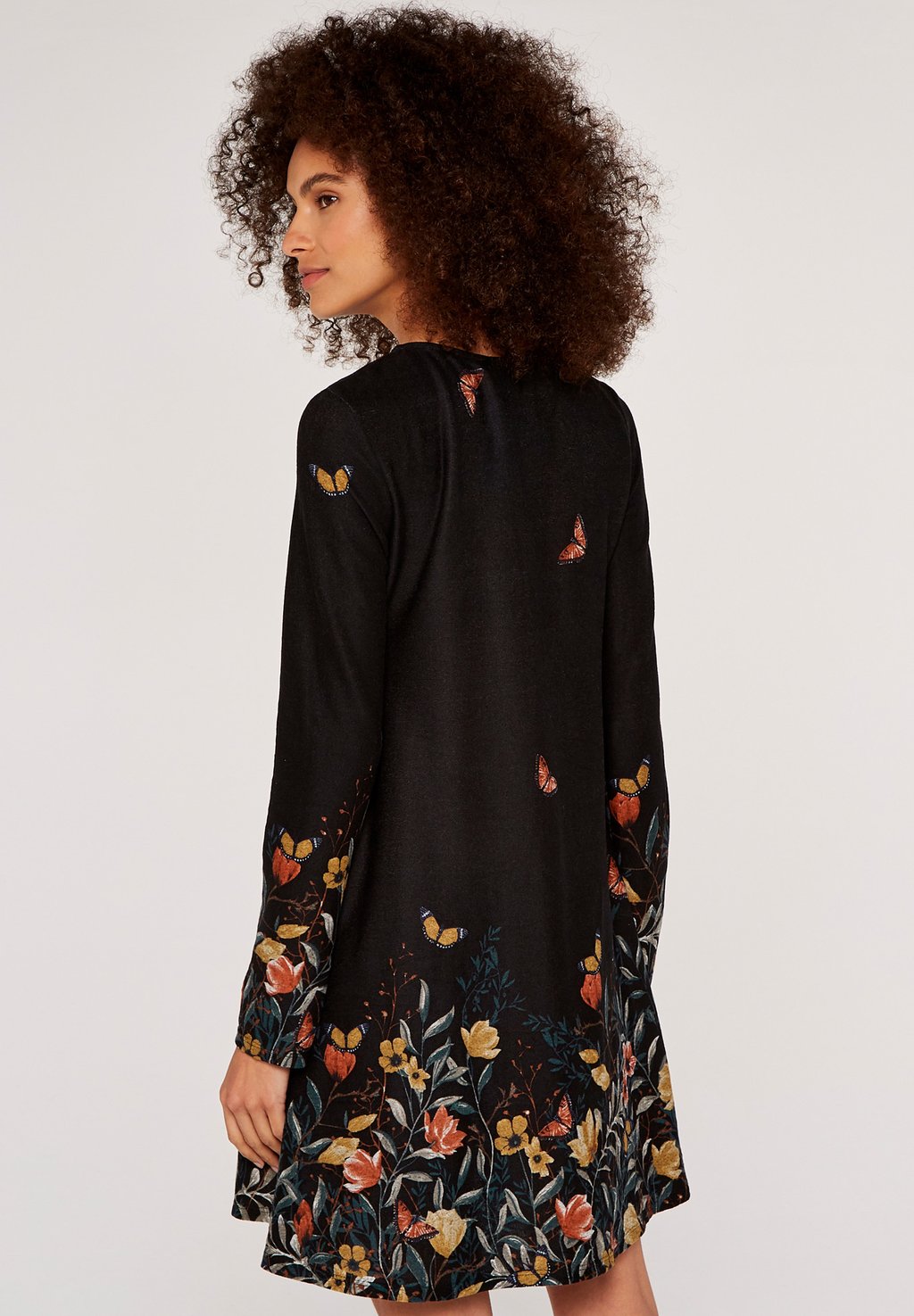 

Повседневное платье FLOWER PRINT SWING Apricot, черный