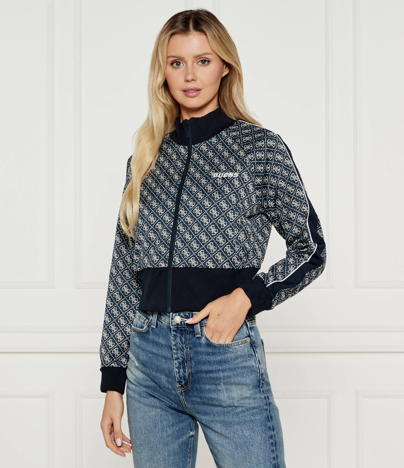 

Толстовка GUESS ACTIVE SARAH Cropped Fit, темно-синий