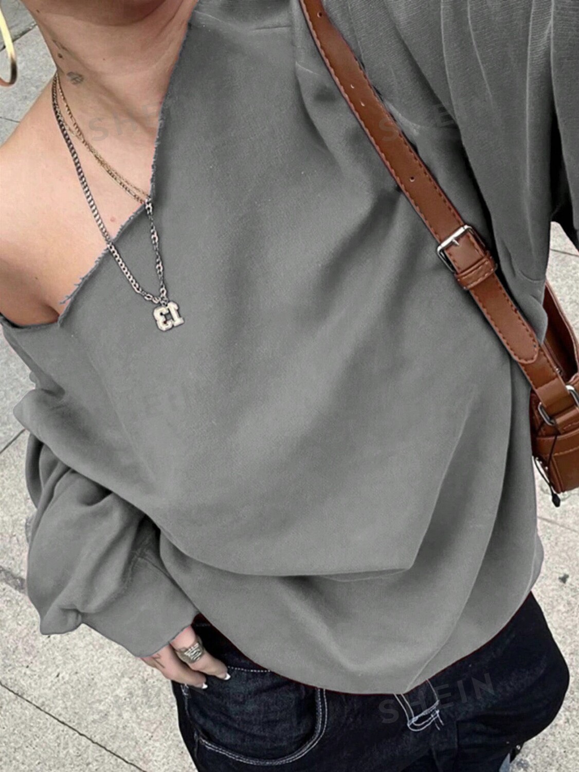 

EZwear Толстовка с длинными рукавами, свободного кроя, классический материал, для женщин больших размеров Весна и лето, кривая шея, однотонная, осенняя одежда Shein, серый