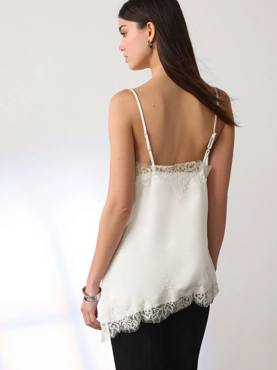 Топ-камисоль асимметричный с кружевом, модель Cream Asymmetric Hem Lace Cami Top Next, кремовый — фото 4