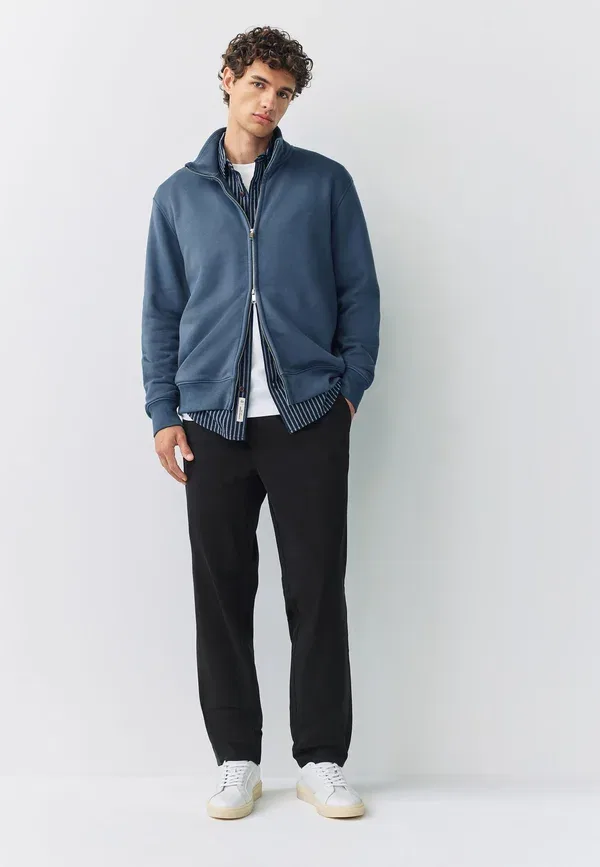 Брюки из хлопка с эластаном Regular fit stretch chinos Next black, черный