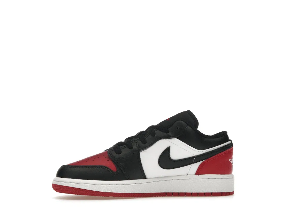 Детские кроссовки Lifestyle с принтом Jordan 1 Low Bred Toe 2.0 Jordan, White/Varsity Red/White/Black — фото 3