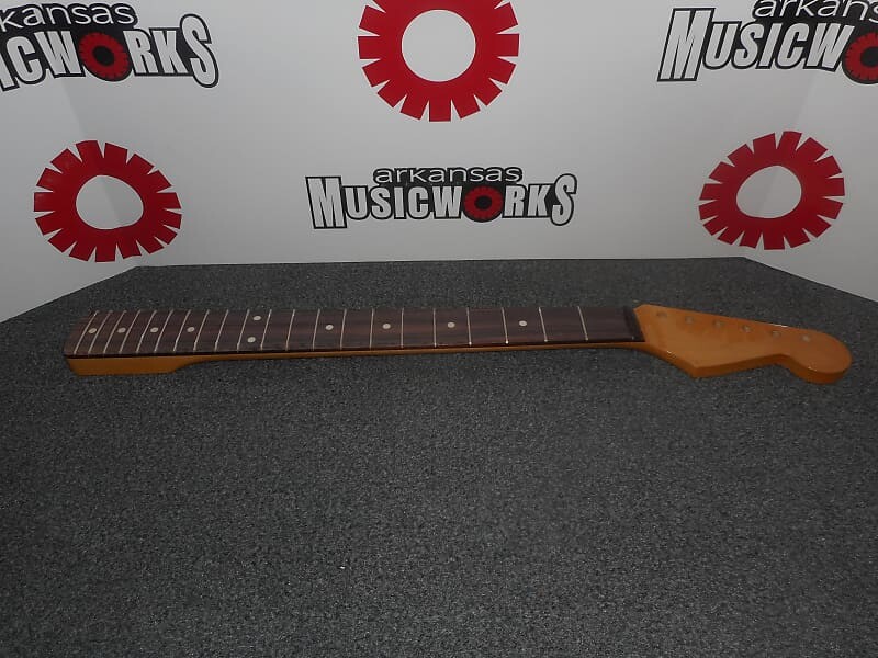 

Гриф Fender Strat, клен, накладка на гриф из палисандра, отделка Nitro - #SRNF-C Allparts