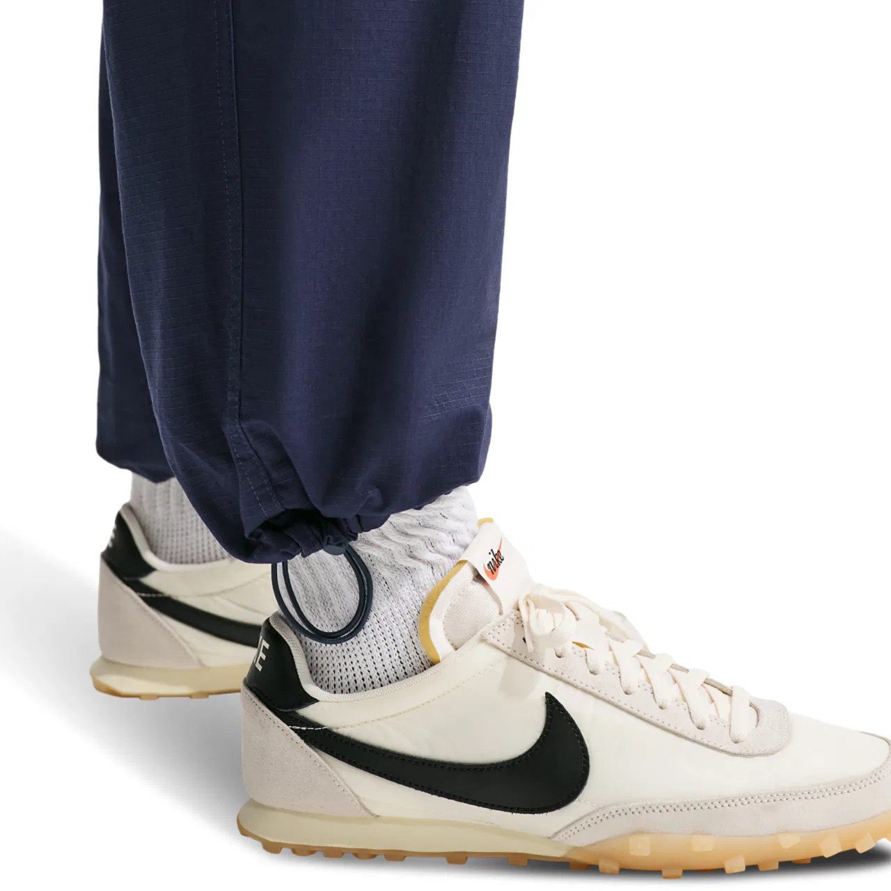Мужские брюки-карго свободного кроя Club Woven Cargo Pants Nike, Obsidian/White — фото 3