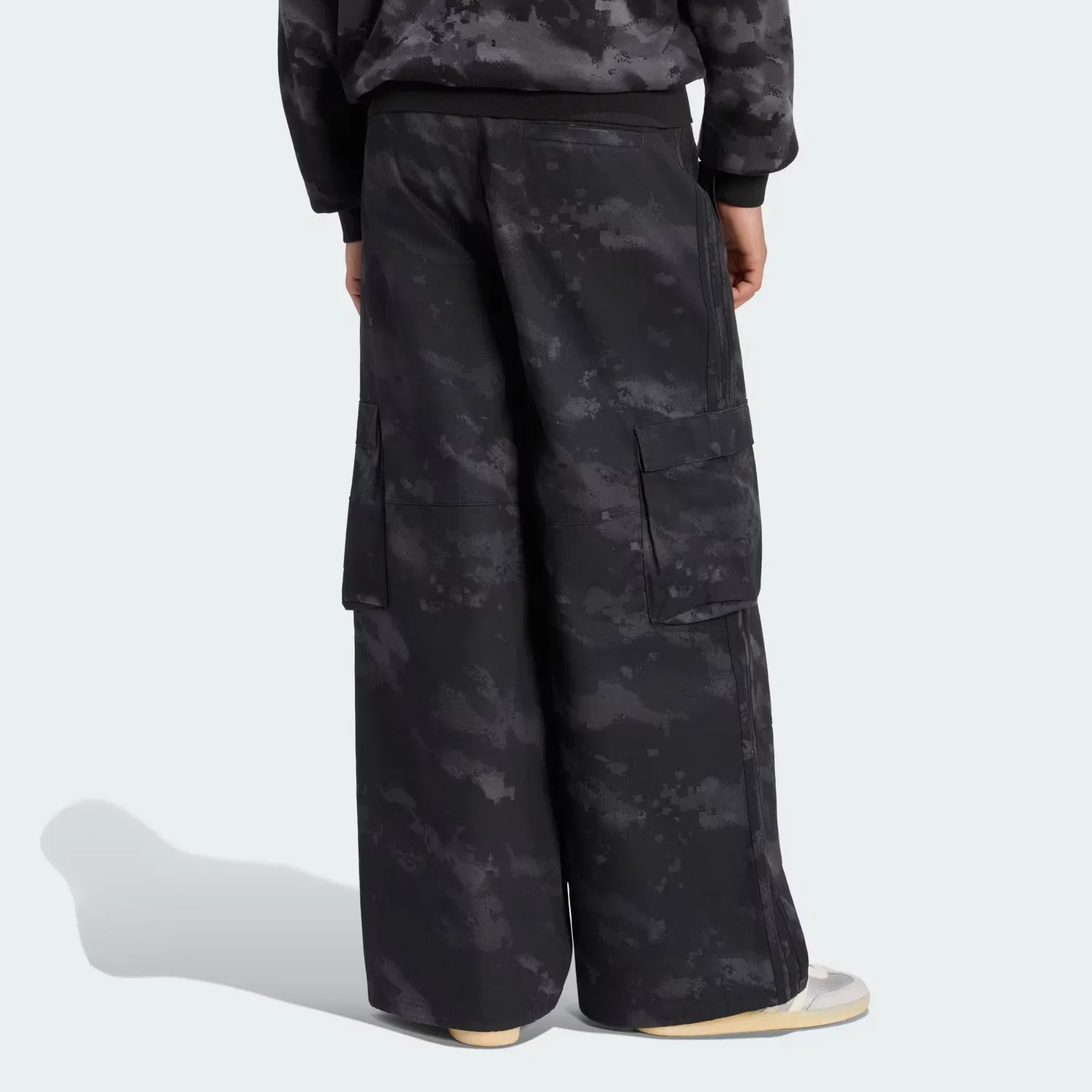 Мужские брюки свободного кроя Camo Pants Adidas Originals, черный — фото 2