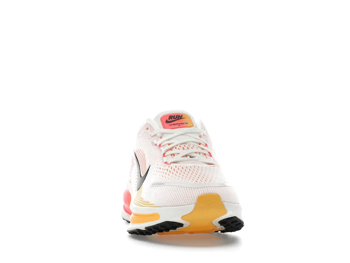 Детские кроссовки для бега Nike Vomero 18 Nike, Sail Bright Crimson Laser Orange Black — фото 2