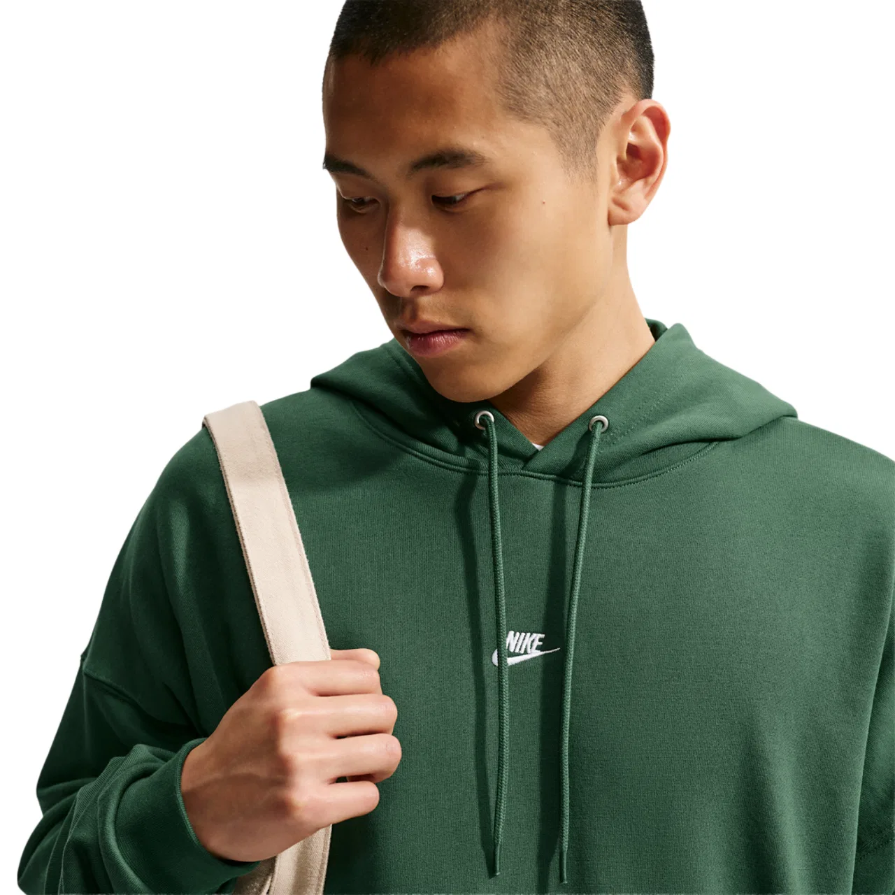 Мужской худи с капюшоном из тяжелого футера с вышитым логотипом Nike Club French Terry Pullover Hoodie, Fir/Fir/White — фото 3