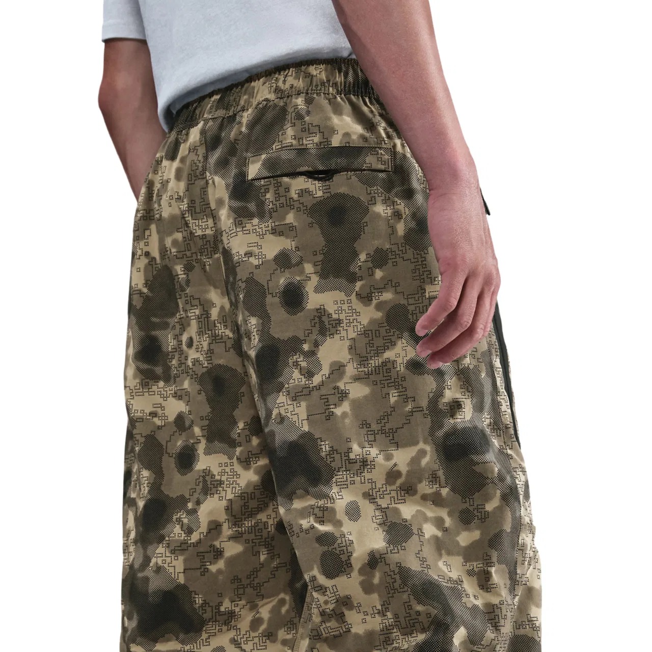 Мужские брюки Tech Woven Pant AOP Nike, цвет Neutral Olive/Black — фото 3