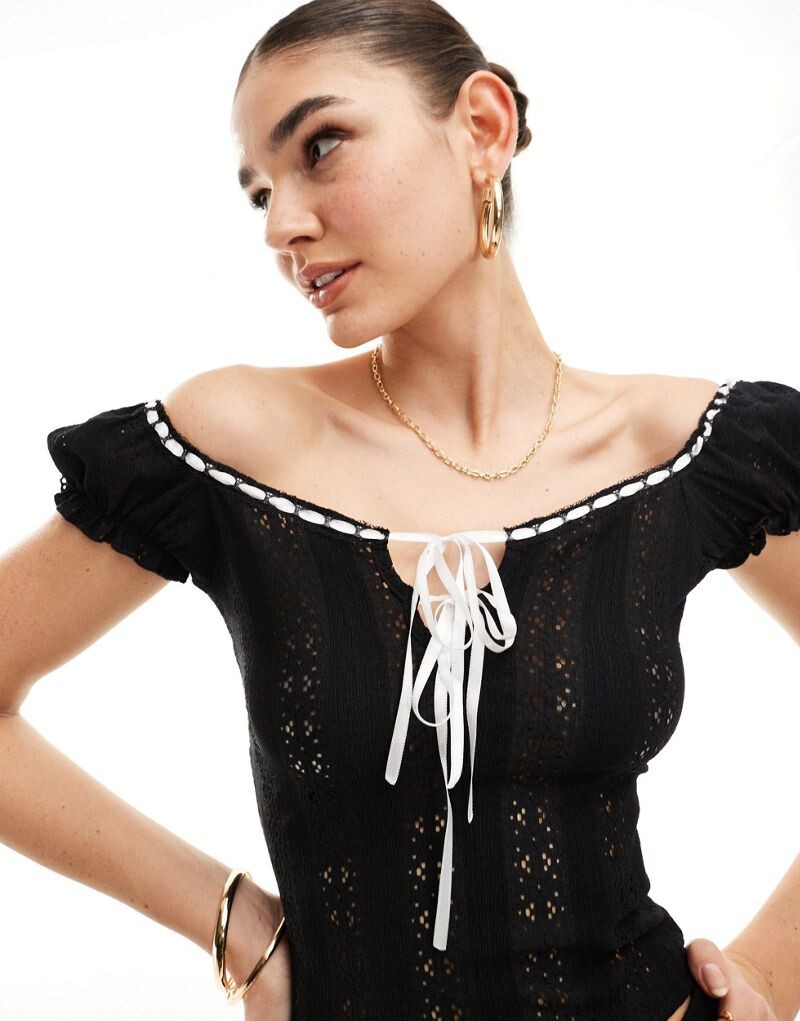 

Miss Selfridge – черный топ доярки с белыми лентами