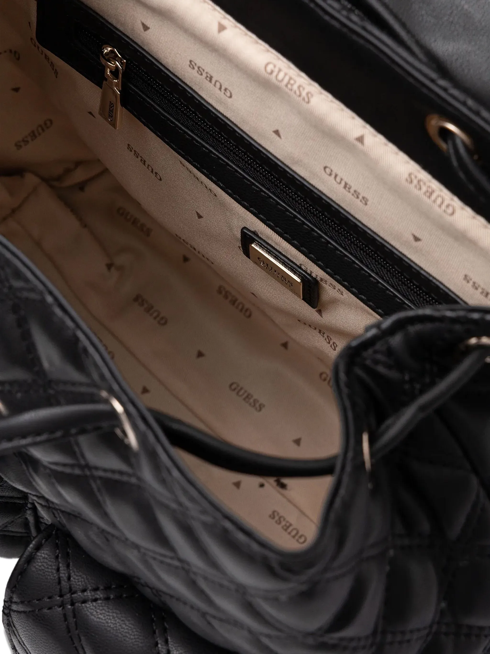 

Рюкзак со стегаными деталями на цепочке Guess Usa, черный