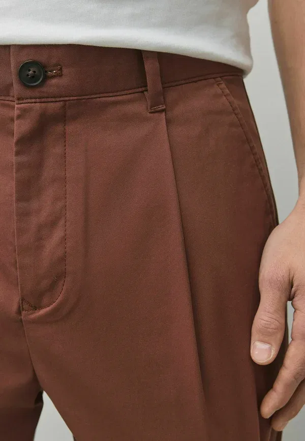 Брюки чинос Next, Regular tapered fit cotton rich stretch chinos, ржаво-коричневый — фото 3