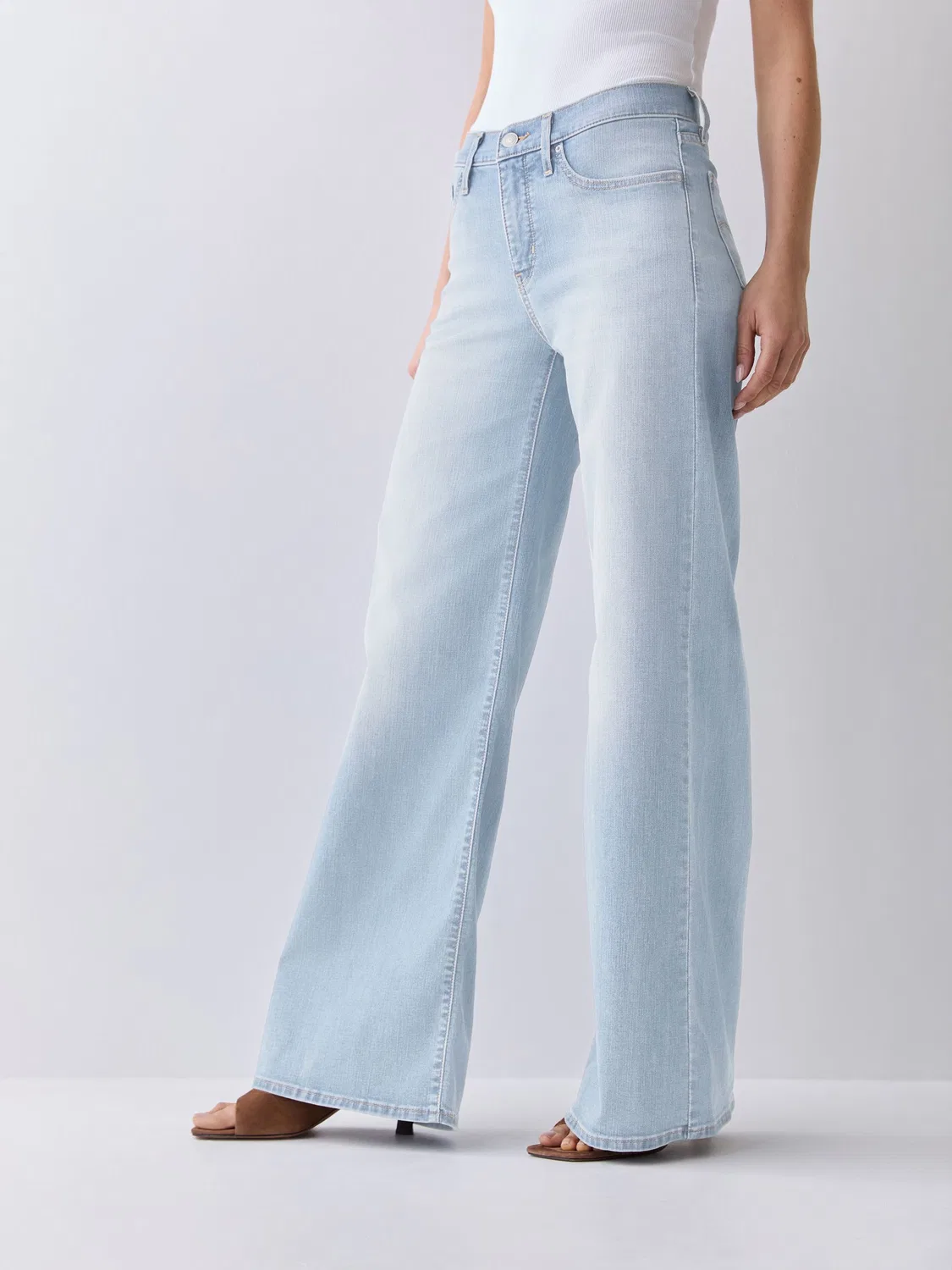 Джинсы Levi's 318 Shaping Wide Leg, Glass Of Water Blue — фото 2