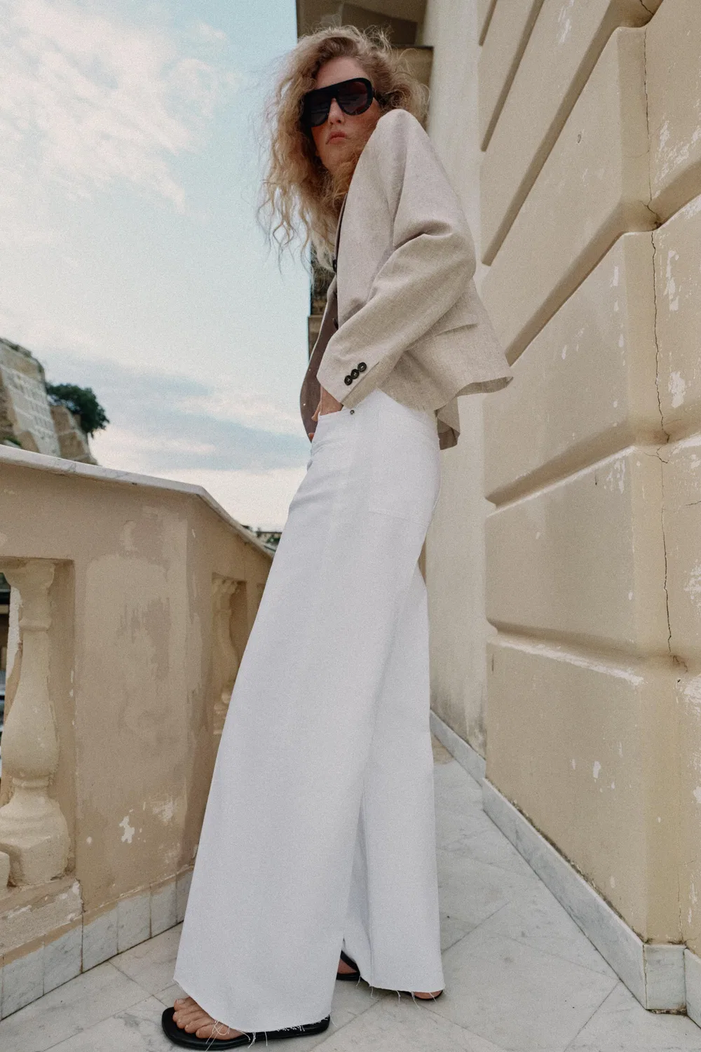 Прямой блейзер из льняной смеси с вытачками ZARA, Sand/Marl — фото 3