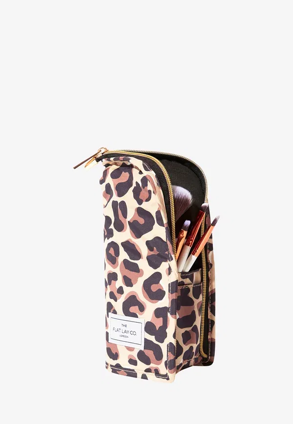 Косметичка с подставкой для кистей, чехол, The Flat Lay Co, Leopard Print The Flat Lay Co. — фото 4