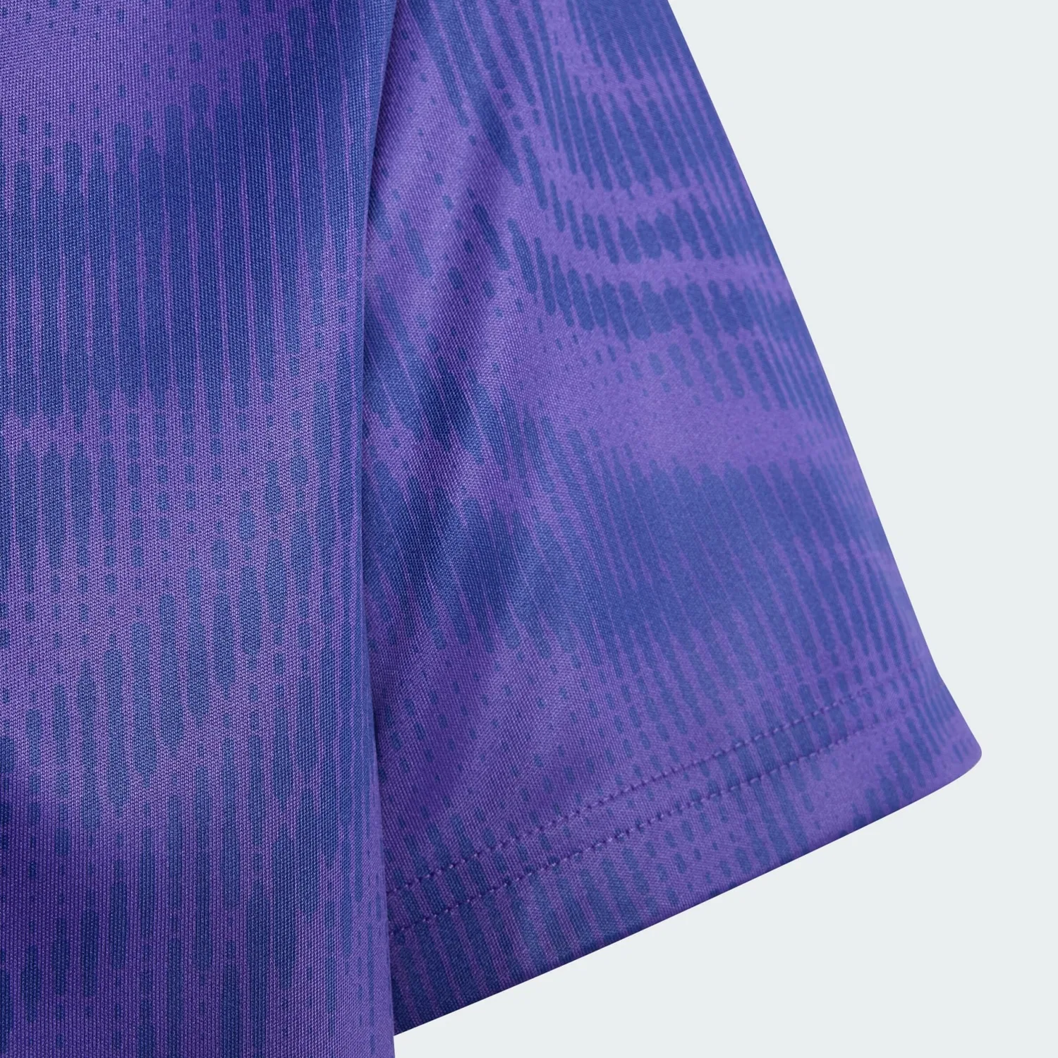 Спортивная футболка Adidas Sportswear Performance Shirt Icons фиолетового цвета — фото 4
