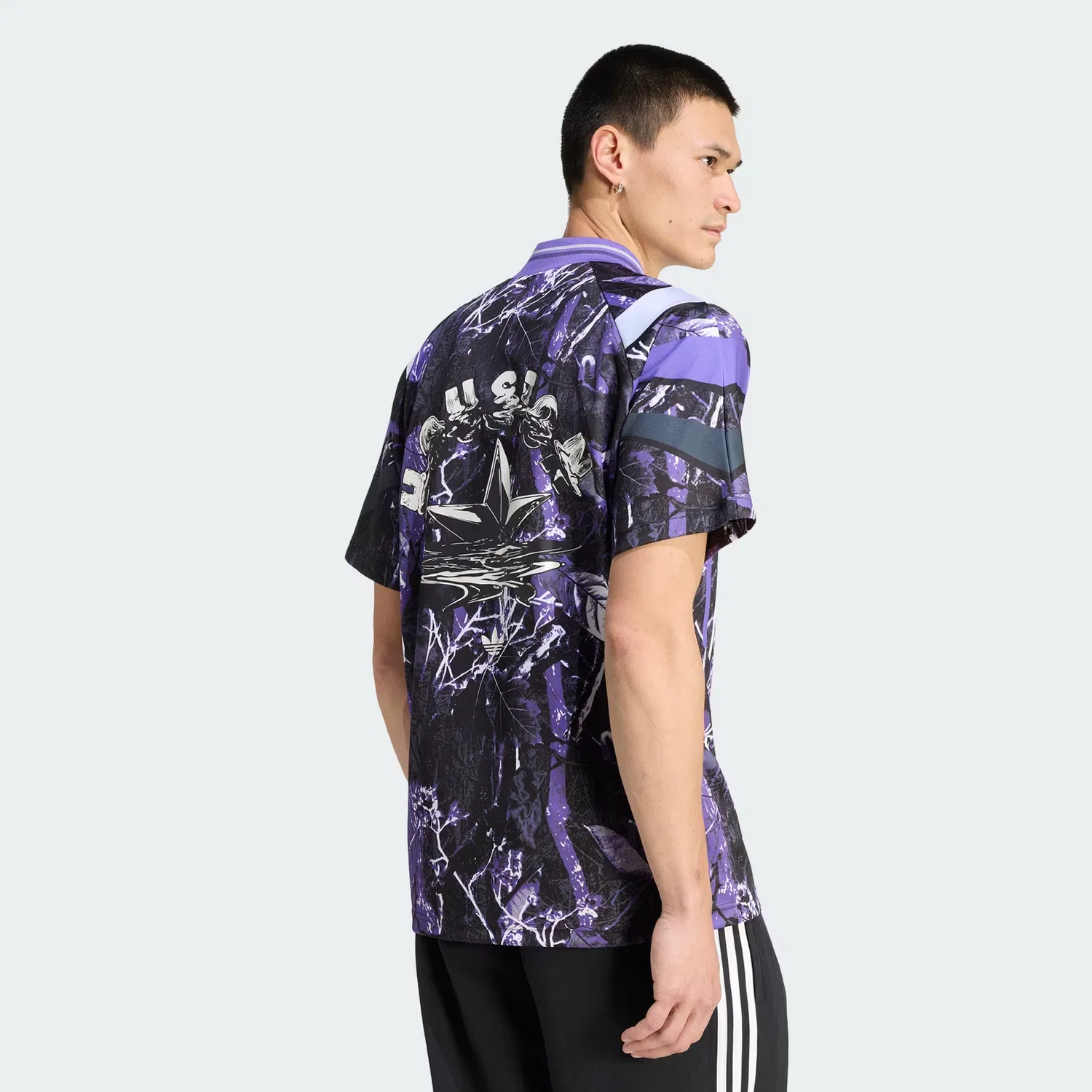 Мужская футболка с V-образным вырезом FIFA World Cup 26 Host City Houston Graphic Jersey, Adidas Originals, фиолетовый/белый — фото 2