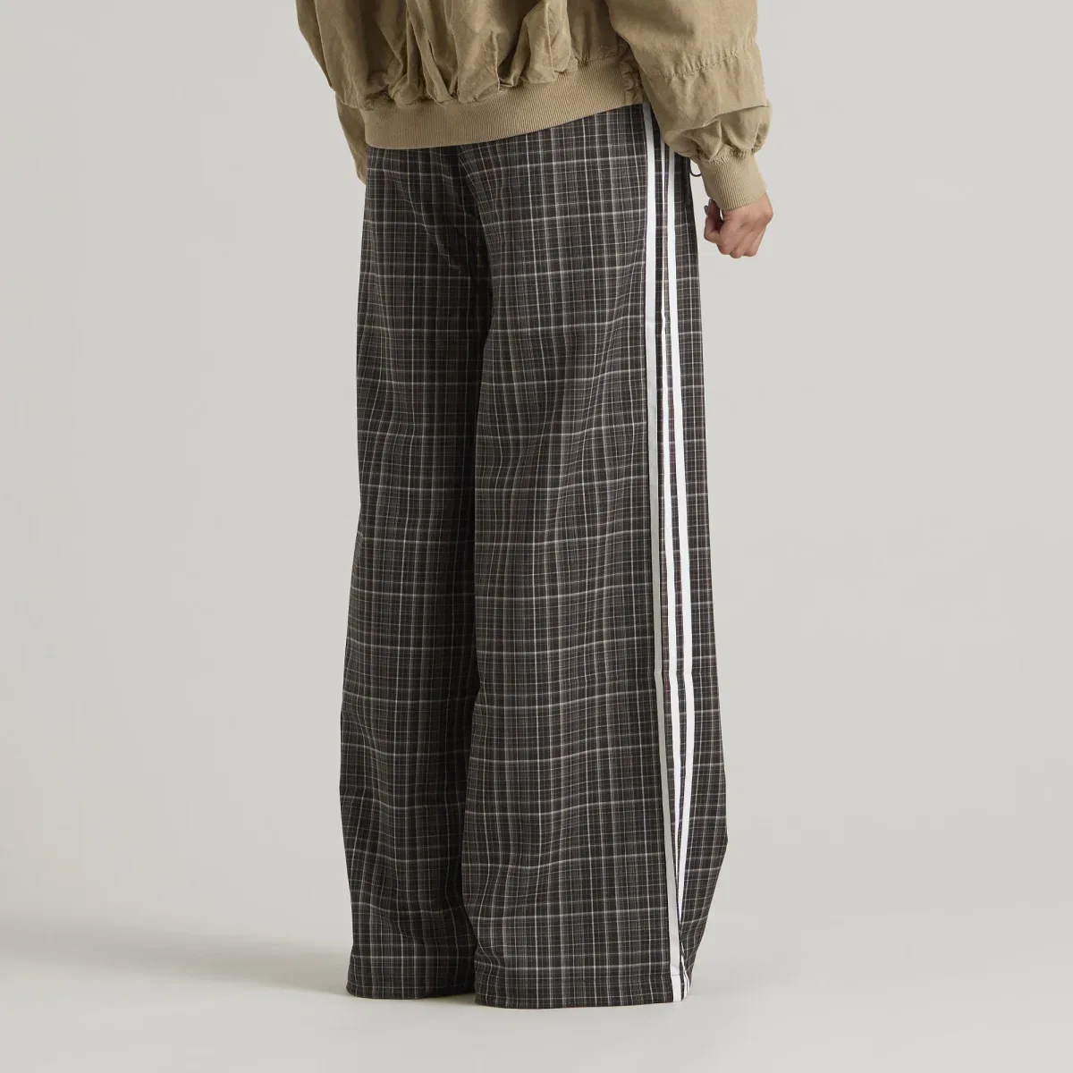 Спортивные брюки с широкой штаниной Check Track Pant Adidas, Night Brown — фото 3