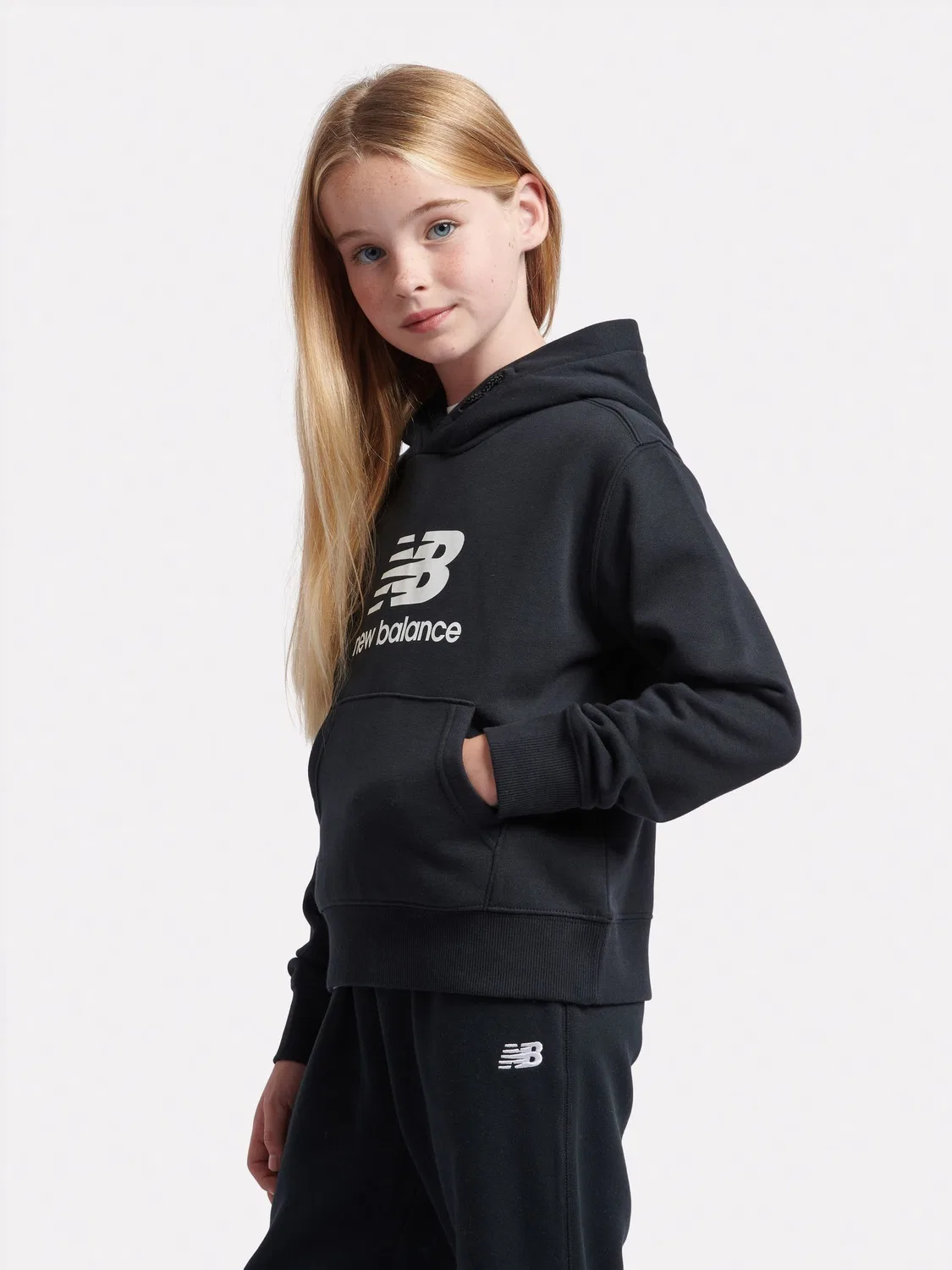 Худи New Balance Black Brush Back Stacked Logo, черный — фото 2