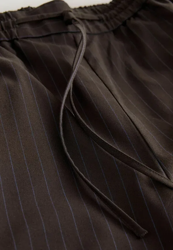 Брюки, пинстрайп, Regular fit - wide leg trousers with side stripes, Next, chocolate brown pinstripe, коричневый/шоколадный — фото 4