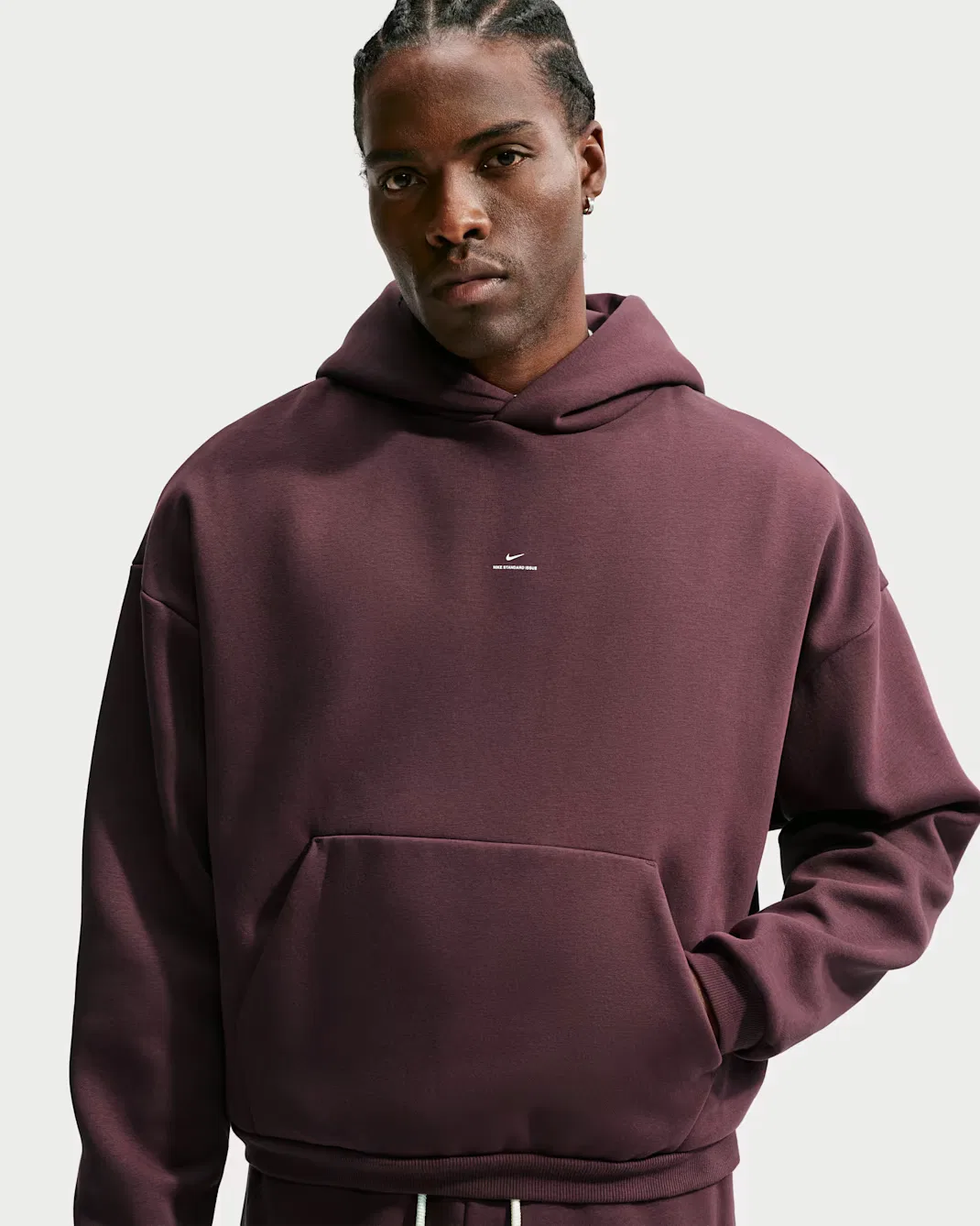 Мужская термофутболка с капюшоном Therma-FIT для баскетбола Nike Standard Issue, Burgundy Crush/Pale Ivory