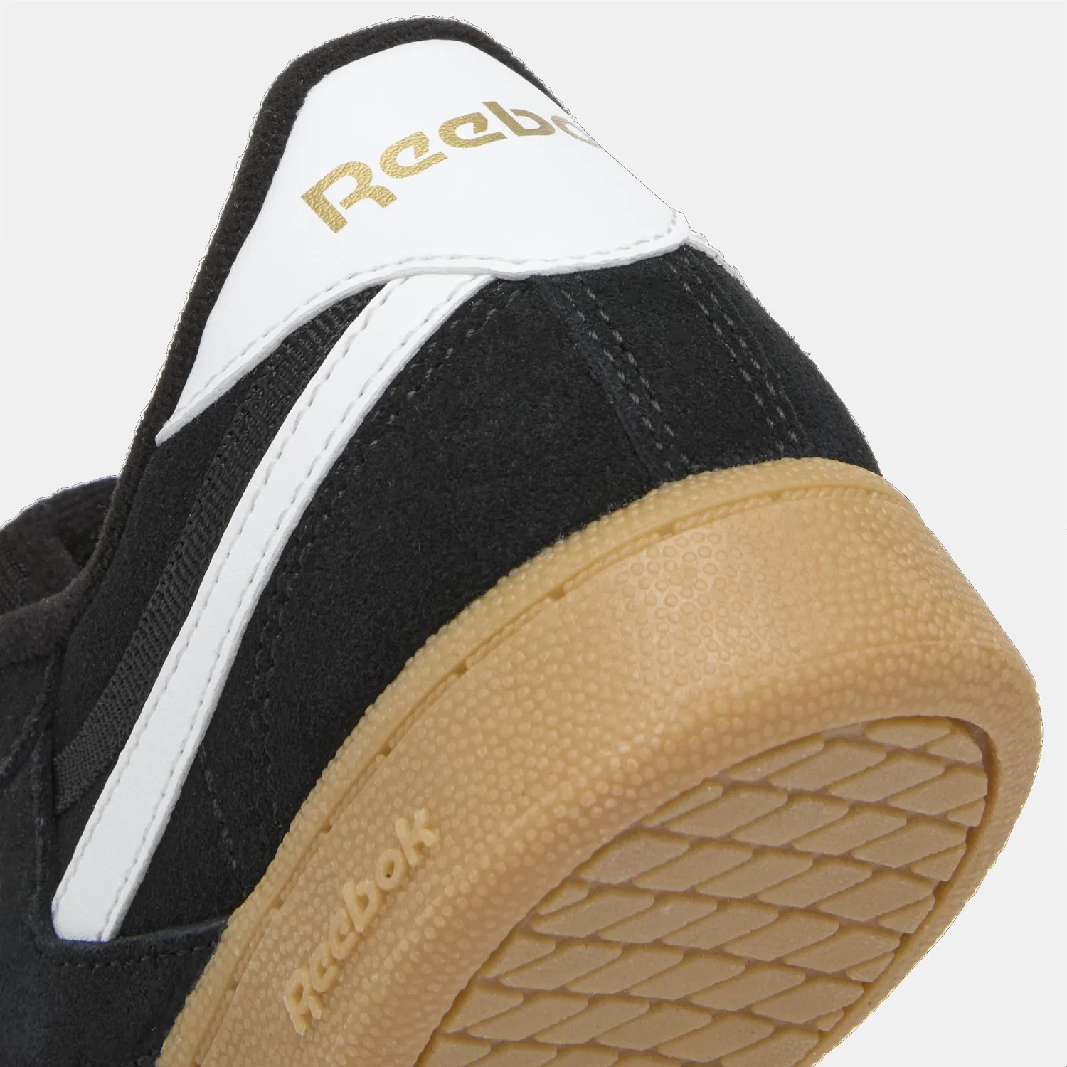 Детские кроссовки для мальчиков кожаные Club C Revenge Reebok, Black White Gold — фото 2