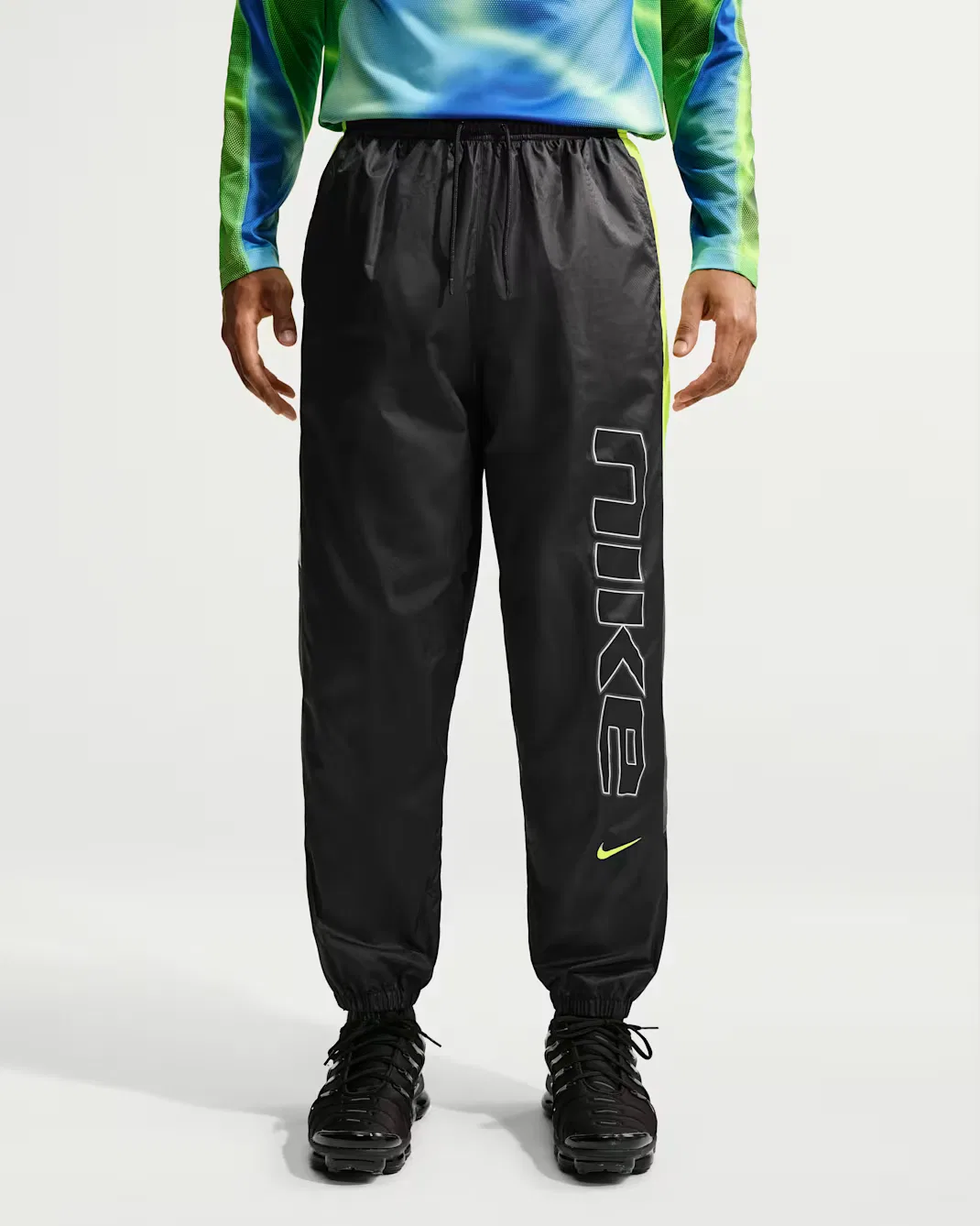 Мужские брюки на подкладке Nike Sportswear Windrunner, Black/Iron Grey/Volt — фото 2