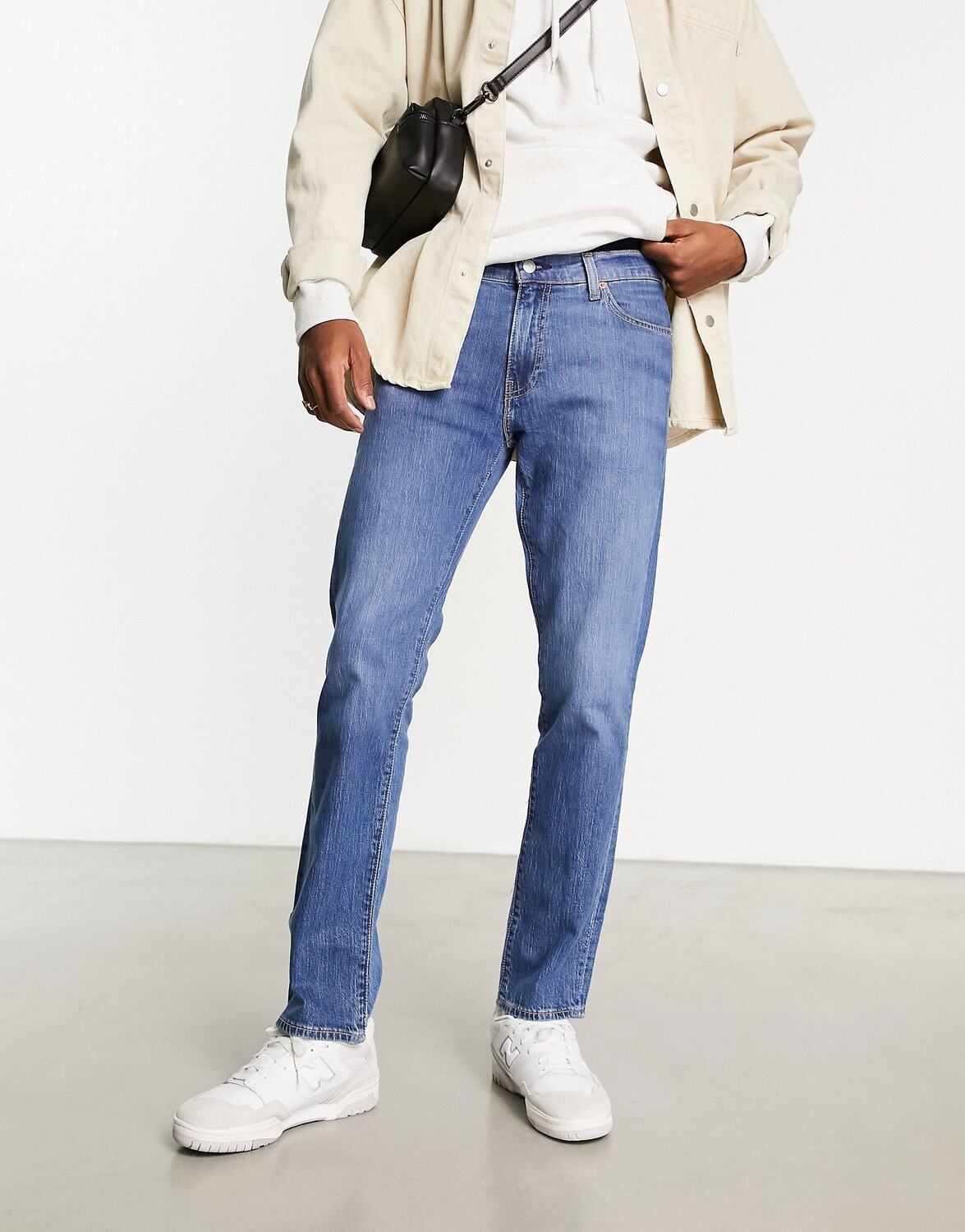

Синие зауженные джинсы Levi's 511 средней степени потертости
