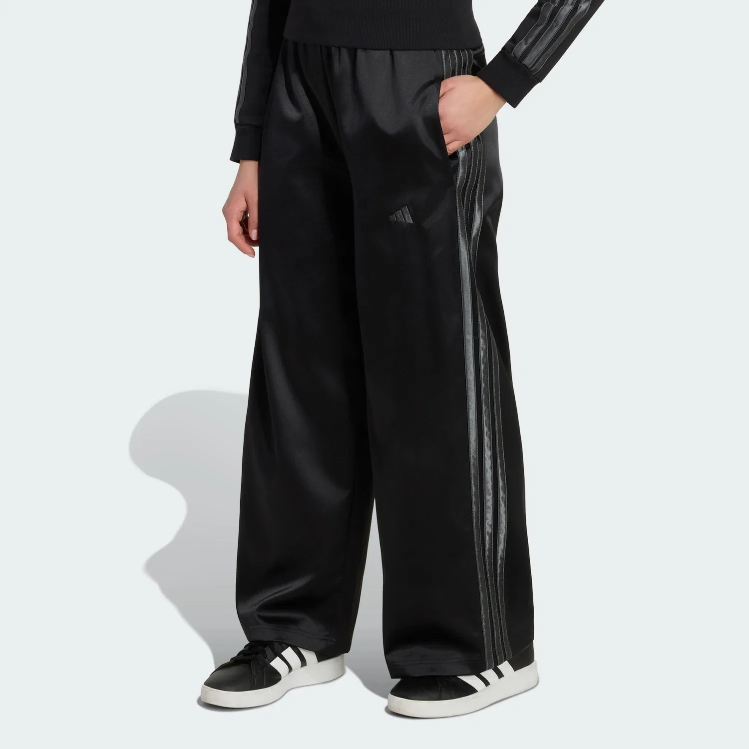 Женские широкие брюки из сатина Satinhose, Weites Bein Adidas, Schwarz Dunkelgrau