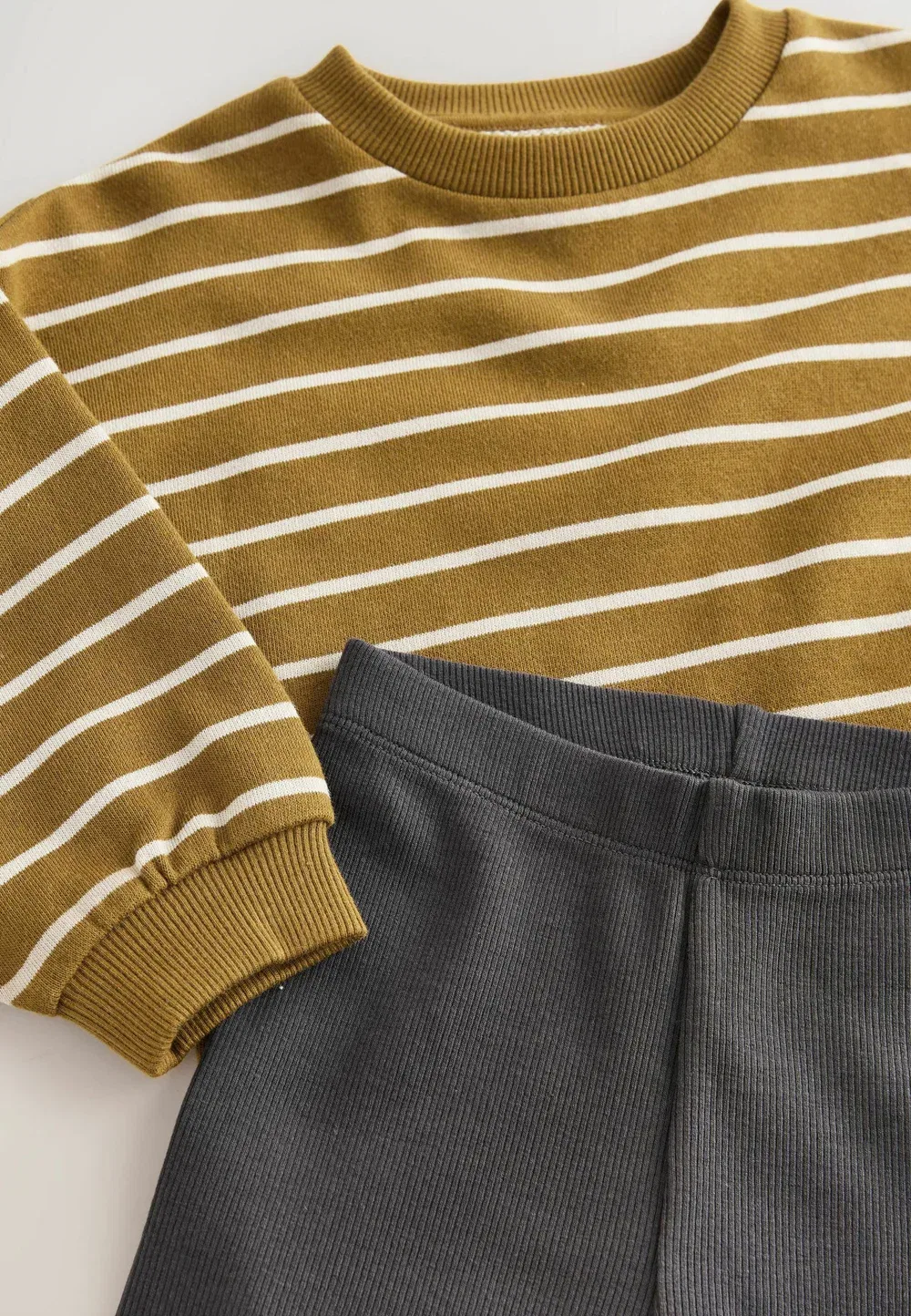 Комплект из топа с длинными рукавами и леггинсов стандартного кроя Next, Mustard Stripe — фото 3