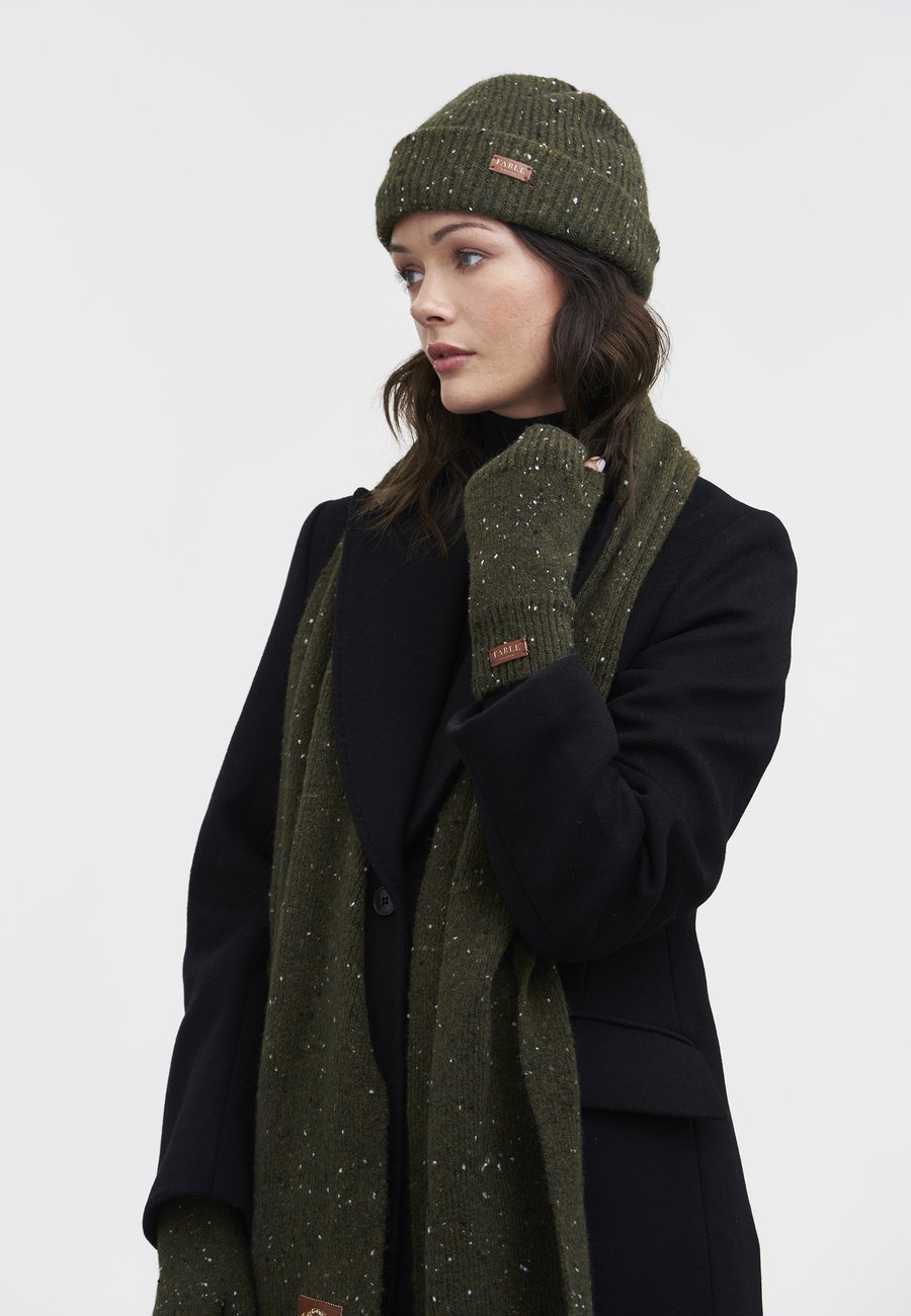 

Шапка FABLE ENGLAND KNITTED, Woodland Green/Green