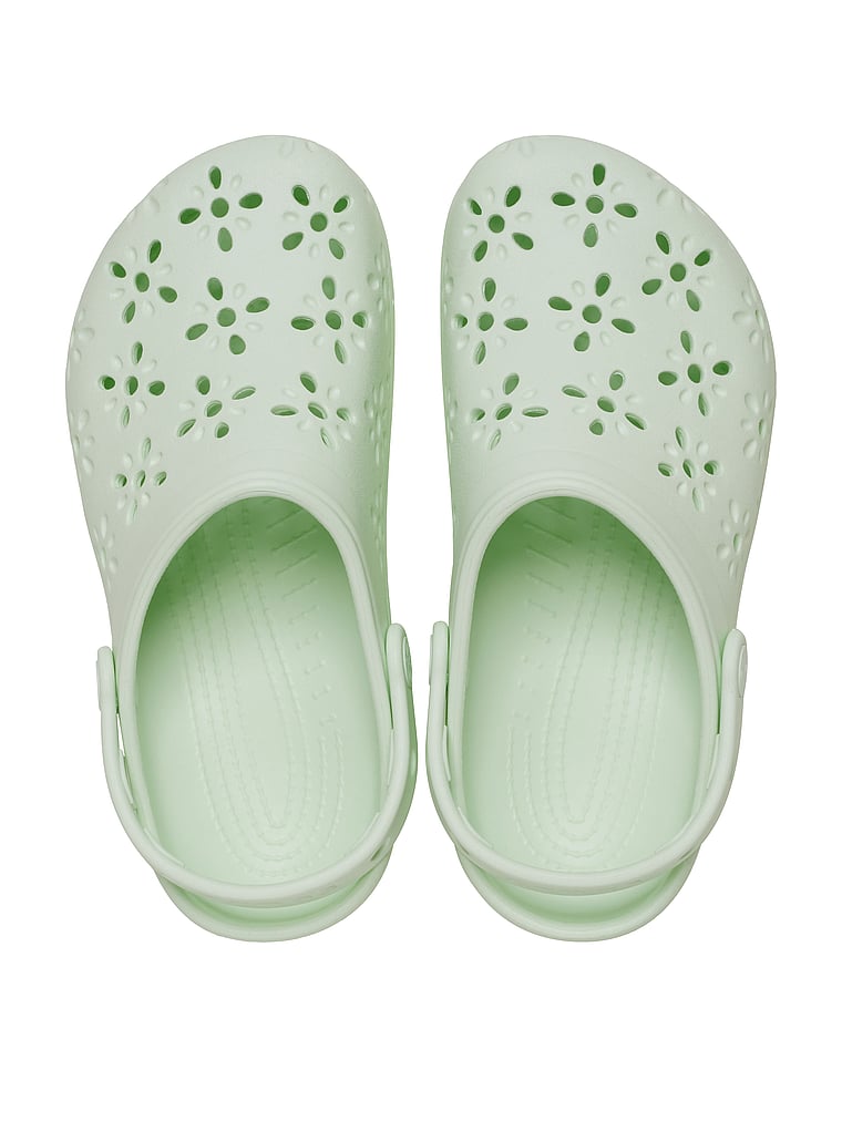Классические сабо с цветочным вырезом Crocs, цвет jade tint — фото 3