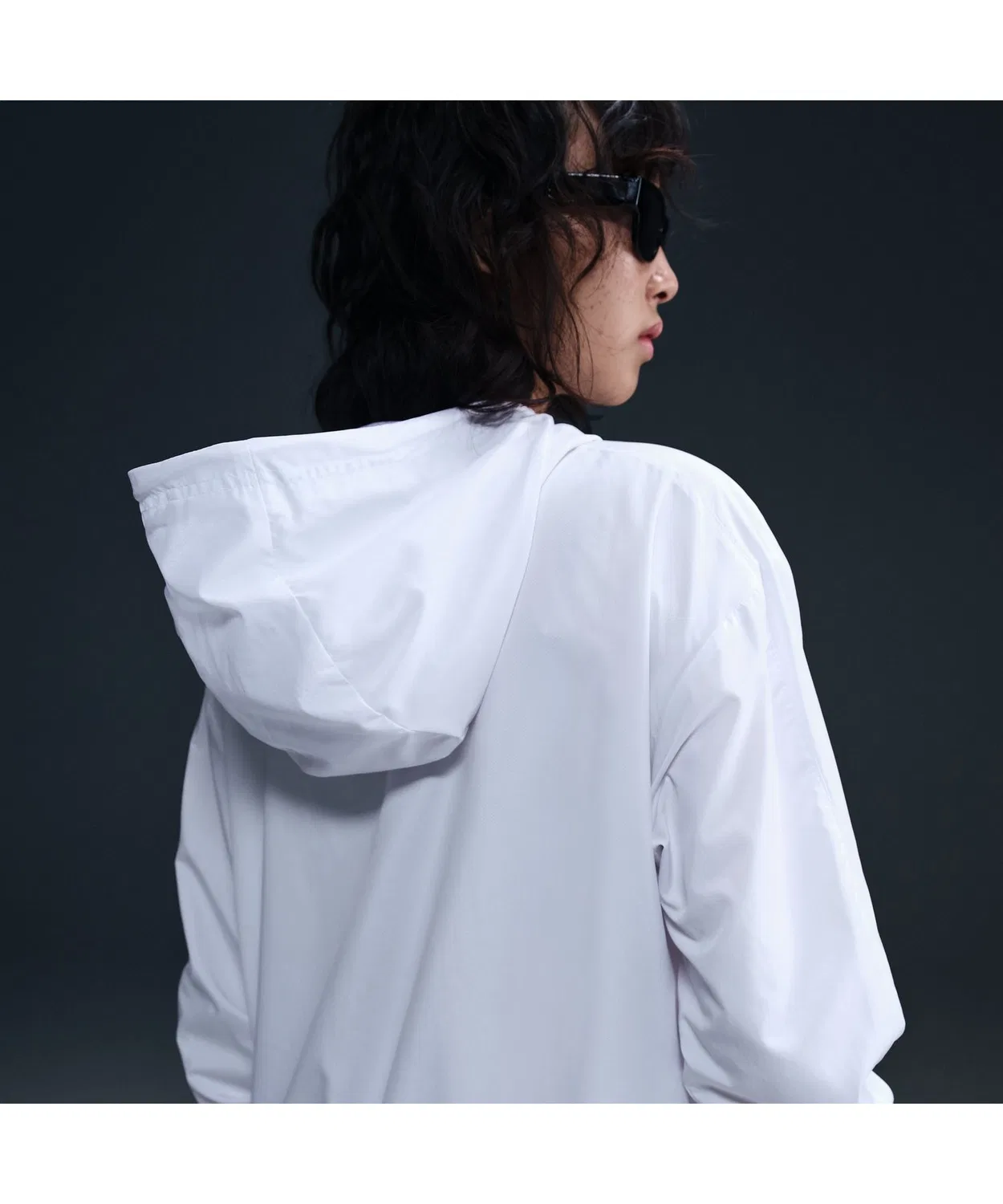 Куртка Nike NSW Essential UV Woven Hoodie, белый с чёрным — фото 4