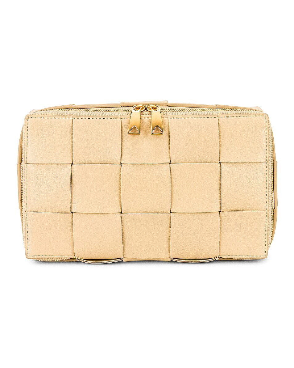 

Сумка Bottega Veneta Intreccio Travel Case, цвет Porridge & Gold