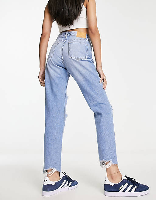 

Голубые джинсы с рваными краями Bershka Comfort Fit Mom