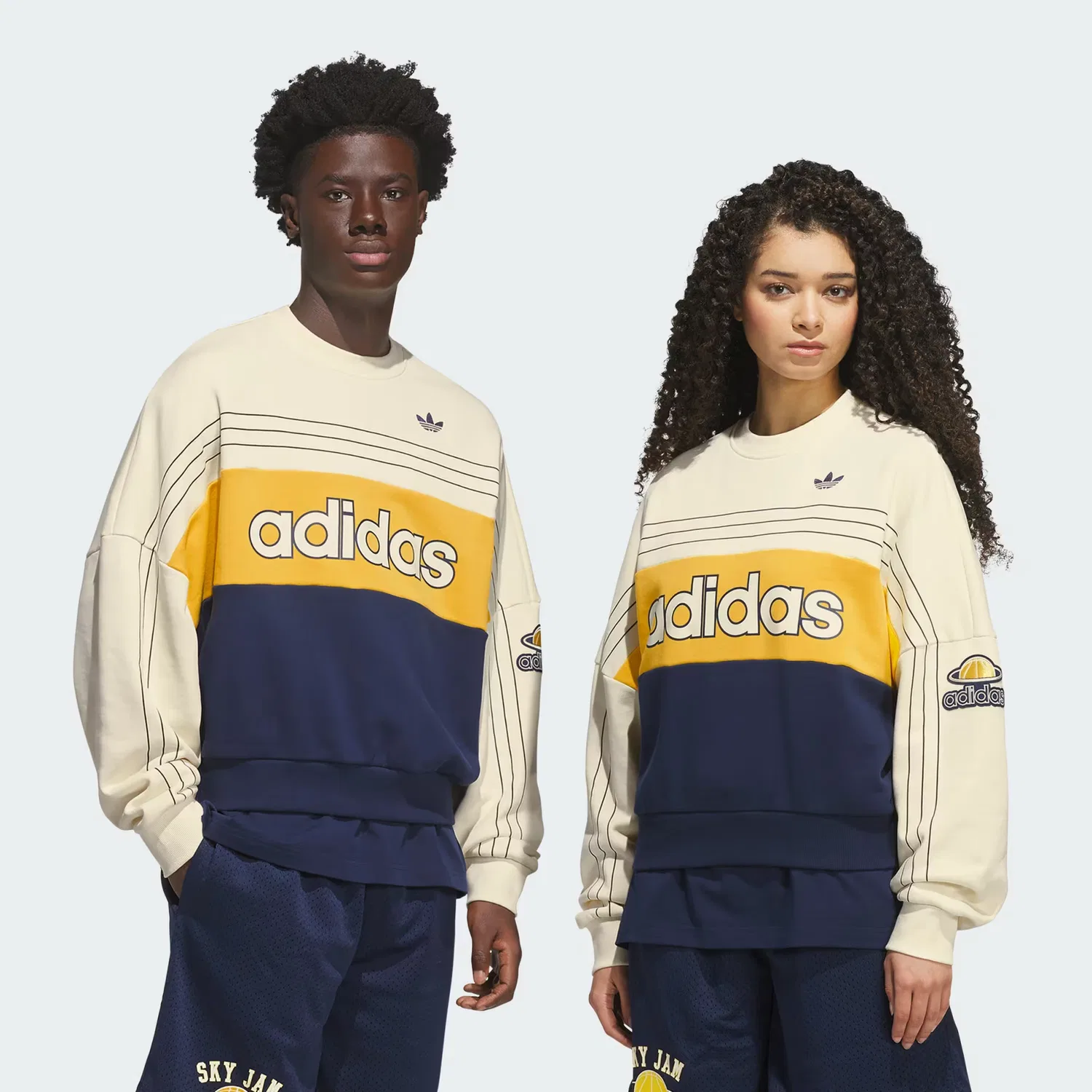 Свитшот оверсайз Originals Crewneck Adidas Originals, кремово-белый